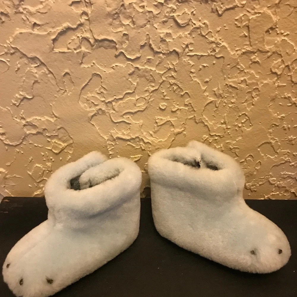 NWT Sorel Bear Paw slippers